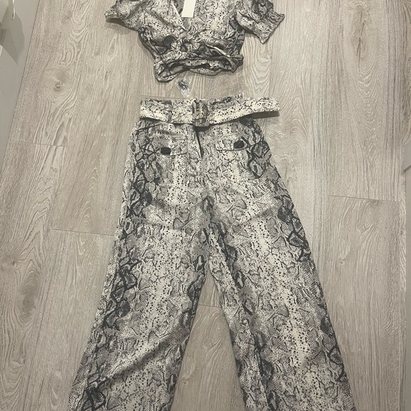 Moon River Monochrome Snake Print Wide-Leg Jumpsuit - Picture 1 of 5